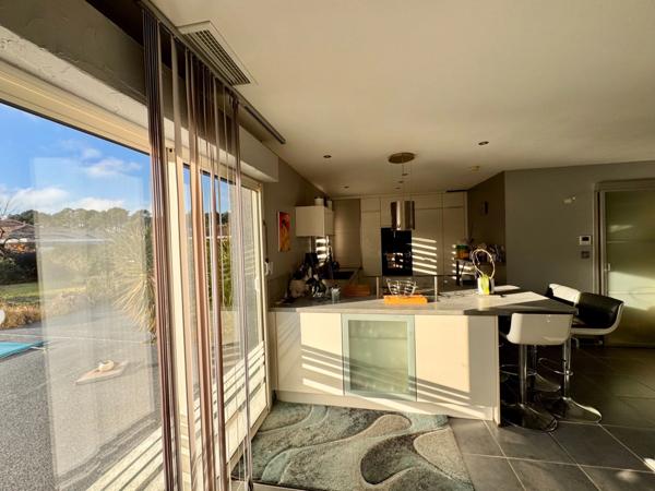 AUDENGE – Maison avec dépendance et piscine dans quartier calme et recherché