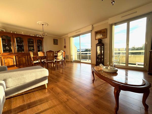 Appartement Laval 5 pièce(s) - 3 chambres - Balcon - GARAGES