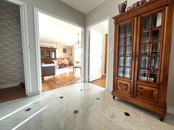 Appartement Laval 5 pièce(s) - 3 chambres - Balcon - GARAGES