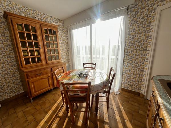 Appartement Laval 5 pièce(s) - 3 chambres - Balcon - GARAGES