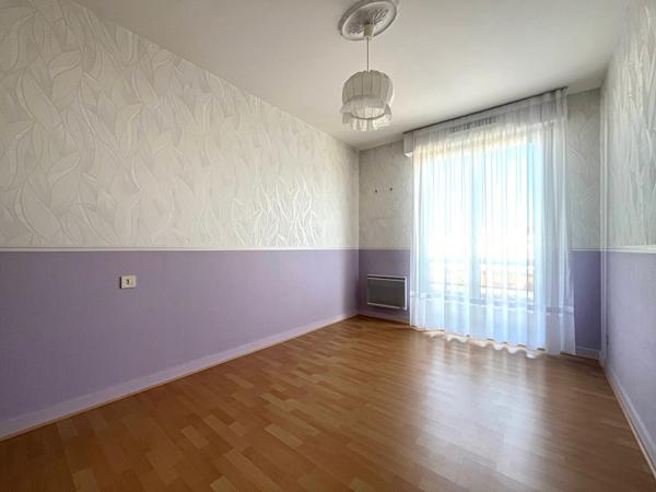 Appartement Laval 5 pièce(s) - 3 chambres - Balcon - GARAGES