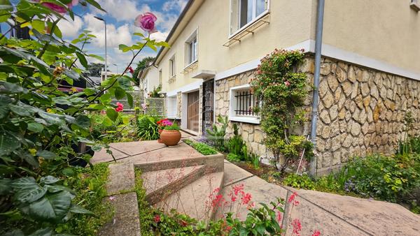 Maison Noisy Le Sec  maison de 4 pièces 61.22 m2 avec terrasse, jardin et combles