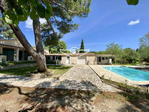 Nîmes, secteur privilégié, 10 mn Halles, Maison Carrée, maison 6 pièces, piscine, garage, parcelle de charme