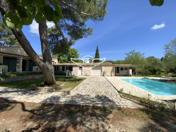 Nîmes, secteur privilégié, 10 mn Halles, Maison Carrée, maison 6 pièces, piscine, garage, parcelle de charme