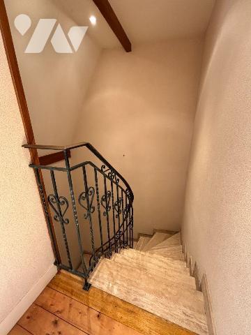 FOUGERES FORUM DE LA GARE, Exclusivement à l'Etude.
Maison de ville à rafraichir sur 409 m² de...