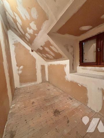 FOUGERES FORUM DE LA GARE, Exclusivement à l'Etude.
Maison de ville à rafraichir sur 409 m² de...