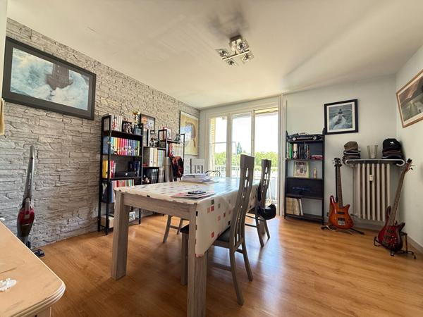 Appartement Lons-Le-Saunier 4 pièces / 2 chambres / garage / 63,69 m²