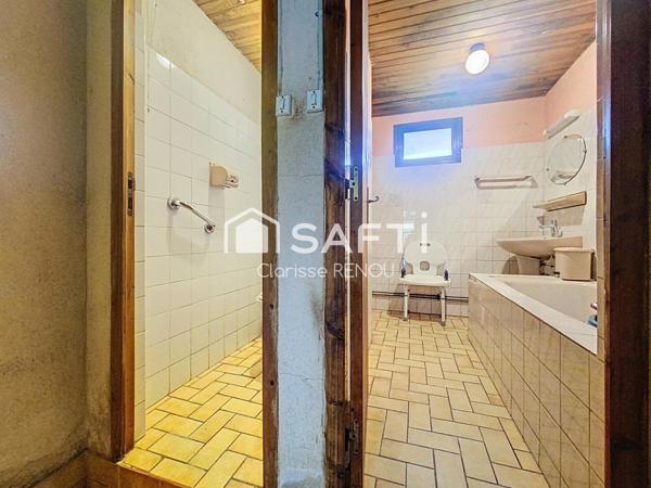 Projet à saisir : maison + maisonnette + chai + terrain