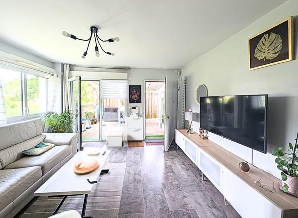 T4 duplex avec terrasse, vue sur espace vert et parking