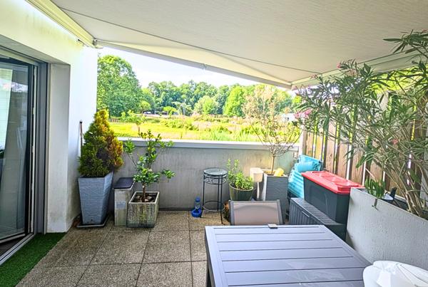 T4 duplex avec terrasse, vue sur espace vert et parking