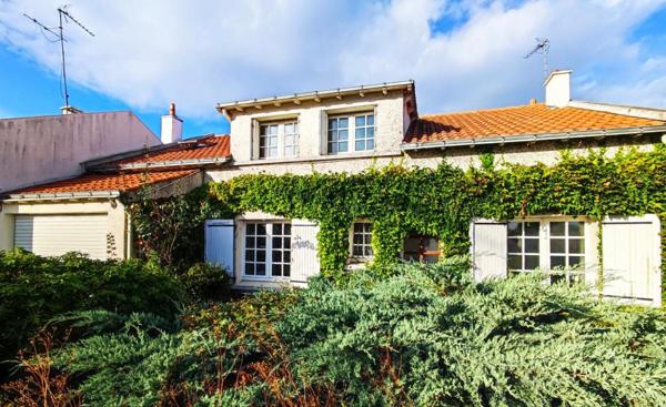 ANCENIS -UNE BELLE MAISON FAMILIALE AU COEUR D'UN ÉCRIN DE VERDURE