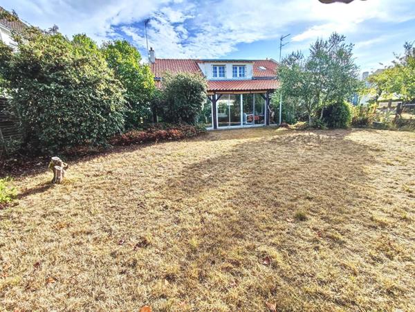 ANCENIS -UNE BELLE MAISON FAMILIALE AU COEUR D'UN ÉCRIN DE VERDURE