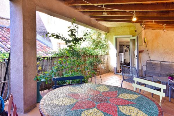 Élégante maison de caractère avec terrasse au cœur du centre historique