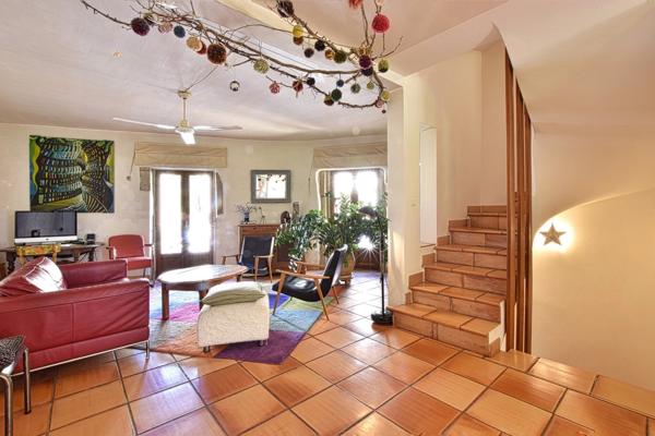 Élégante maison de caractère avec terrasse au cœur du centre historique