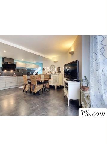 Maison
                                                                                                                                                                                                                                                                                                                        6 pièce(s)                                                                                                                                                                                                          2 chambre(s)                                                                                                                                                                                                          98  m²