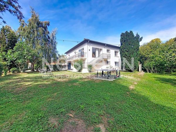 GRANDE ET BELLE MAISON AVEC GRAND TERRAIN