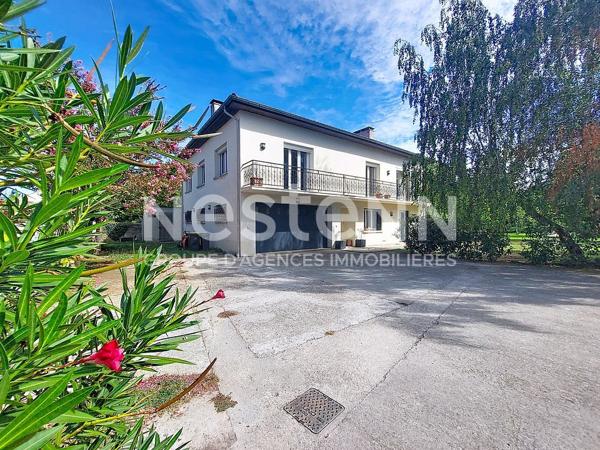 GRANDE ET BELLE MAISON AVEC GRAND TERRAIN