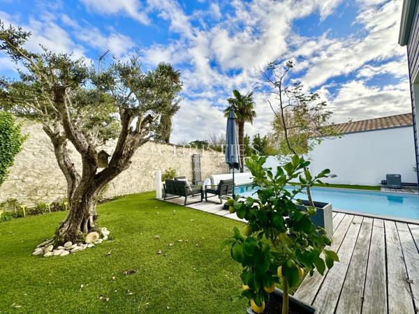 Splendide Propriété avec Piscine et Garage