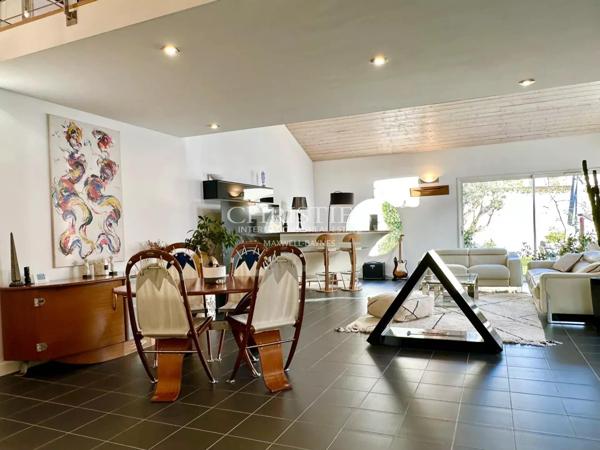 Splendide Propriété avec Piscine et Garage