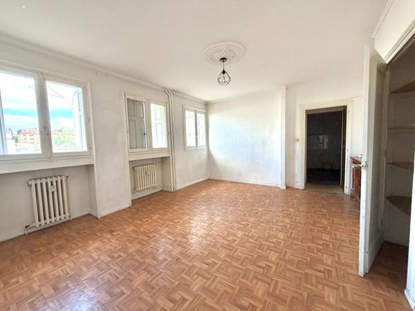 A vendre plateau pour local à usage professionnel Place Foch à Saint-Etienne