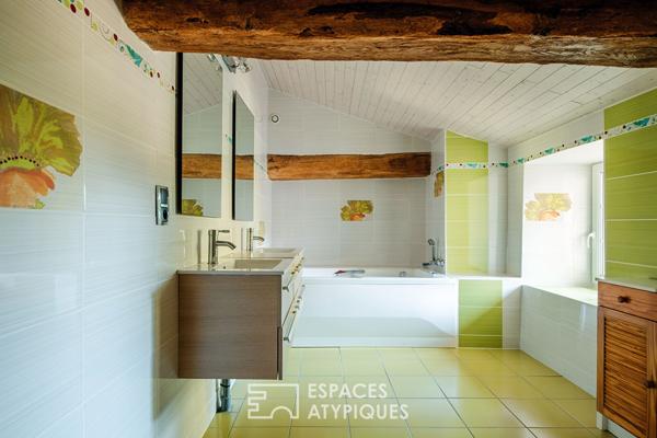 Authentique moulin à eau du XIIIe siècle et sa roue d’époque