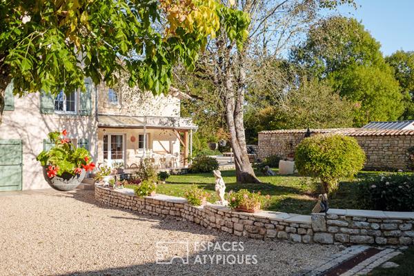 Authentique moulin à eau du XIIIe siècle et sa roue d’époque