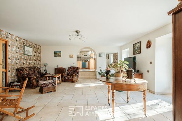 Authentique moulin à eau du XIIIe siècle et sa roue d’époque