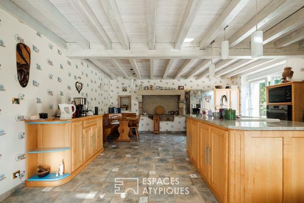 Authentique moulin à eau du XIIIe siècle et sa roue d’époque