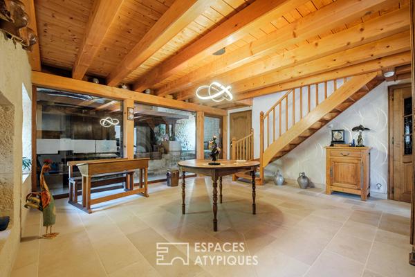 Authentique moulin à eau du XIIIe siècle et sa roue d’époque