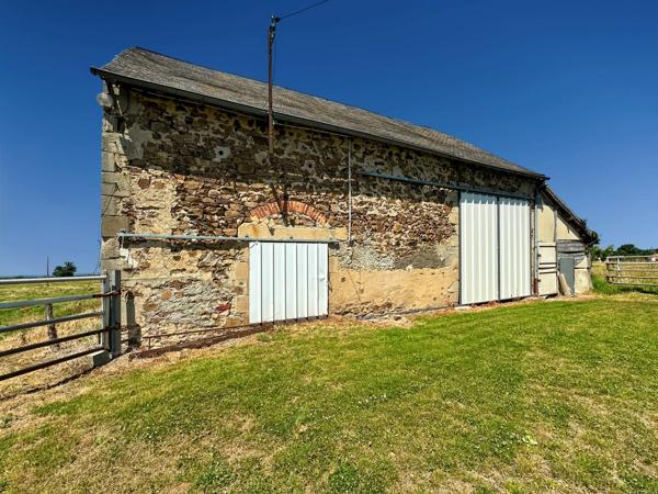 Propriete à vendre  proche de VILLEFRANCHE D'ALLIER (03) Maison , granges ,écurie ,  garage , Terrain 10 ha