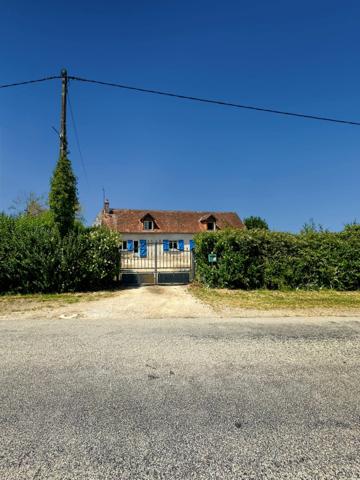Propriete à vendre  proche de VILLEFRANCHE D'ALLIER (03) Maison , granges ,écurie ,  garage , Terrain 10 ha