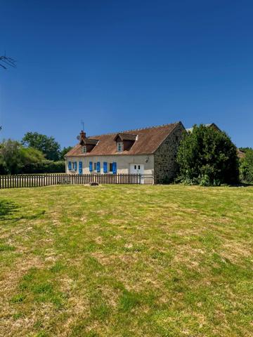 Propriete à vendre  proche de VILLEFRANCHE D'ALLIER (03) Maison , granges ,écurie ,  garage , Terrain 10 ha