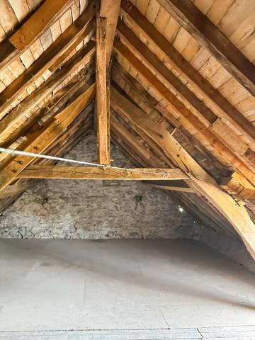 Propriete à vendre  proche de VILLEFRANCHE D'ALLIER (03) Maison , granges ,écurie ,  garage , Terrain 10 ha