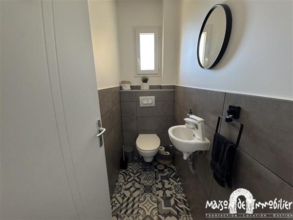 Vente Maison de plain-pied récente - 4 pièces - 119m² - Jardin de 850m² et garage - BOURG CHARENTE