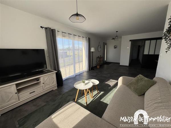 Vente Maison de plain-pied récente - 4 pièces - 119m² - Jardin de 850m² et garage - BOURG CHARENTE