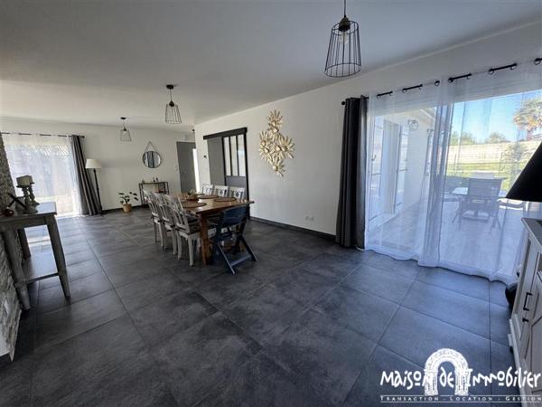 Vente Maison de plain-pied récente - 4 pièces - 119m² - Jardin de 850m² et garage - BOURG CHARENTE