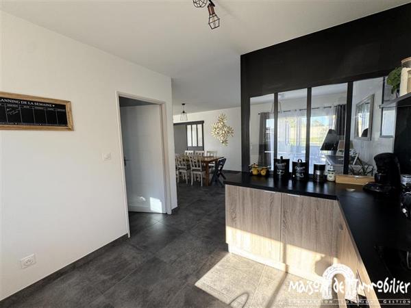 Vente Maison de plain-pied récente - 4 pièces - 119m² - Jardin de 850m² et garage - BOURG CHARENTE