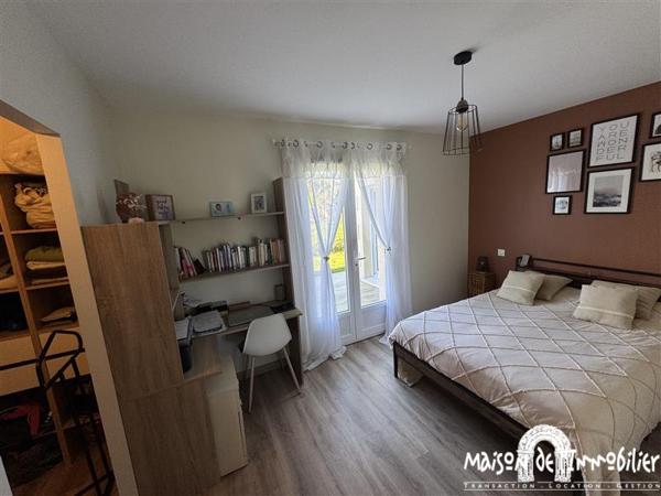 Vente Maison de plain-pied récente - 4 pièces - 119m² - Jardin de 850m² et garage - BOURG CHARENTE
