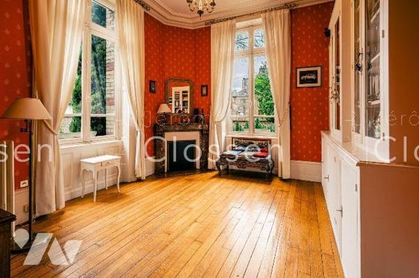 Demeure d'exception Manoir d'esprit anglo-normand, située sur la commune de Sedan.

Cette pro...