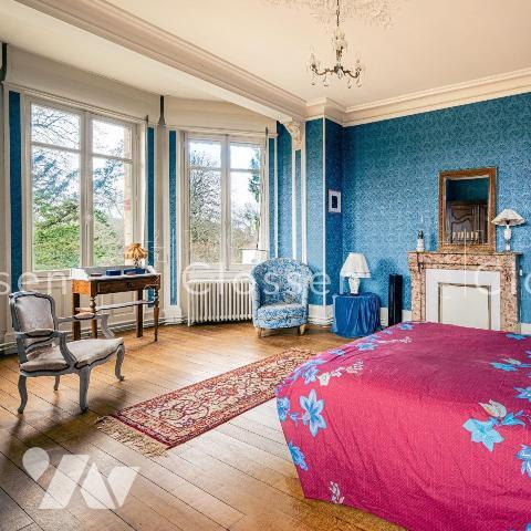 Demeure d'exception Manoir d'esprit anglo-normand, située sur la commune de Sedan.

Cette pro...