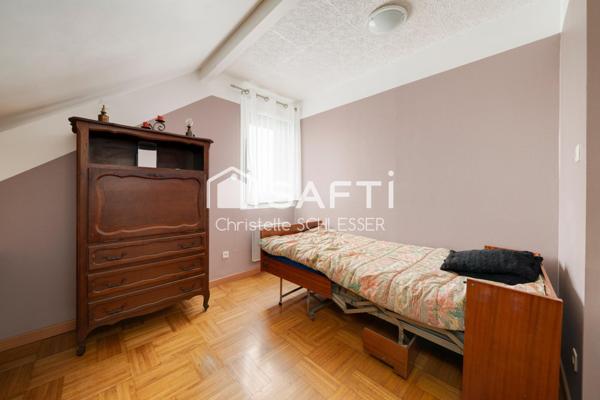 Maison mitoyenne par le garage – Prête à emménager, proche écoles et commodités