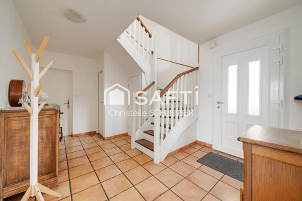 Maison mitoyenne par le garage – Prête à emménager, proche écoles et commodités