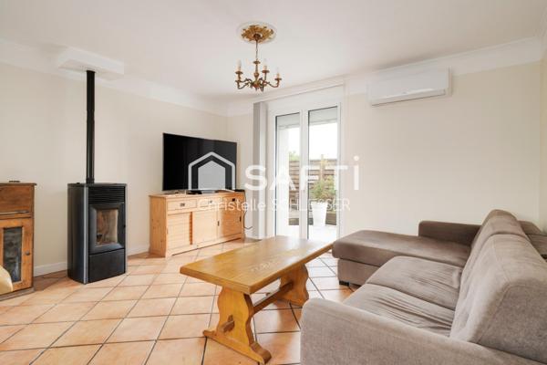 Maison mitoyenne par le garage – Prête à emménager, proche écoles et commodités