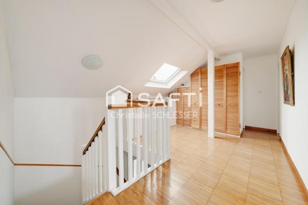 Maison mitoyenne par le garage – Prête à emménager, proche écoles et commodités