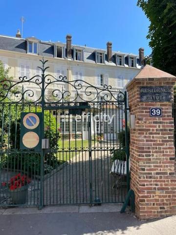 Appartement
         2 pièces
        - 32 m² 230 000 € *