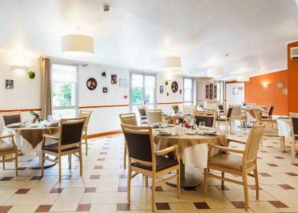 INVESTISSEMENT LOCATIF  EVRY  Résidence EHPAD Médicis  6,21% de rentabilité