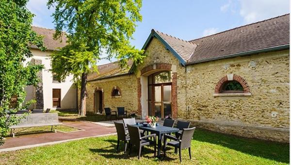 INVESTISSEMENT LOCATIF  EVRY  Résidence EHPAD Médicis  6,21% de rentabilité