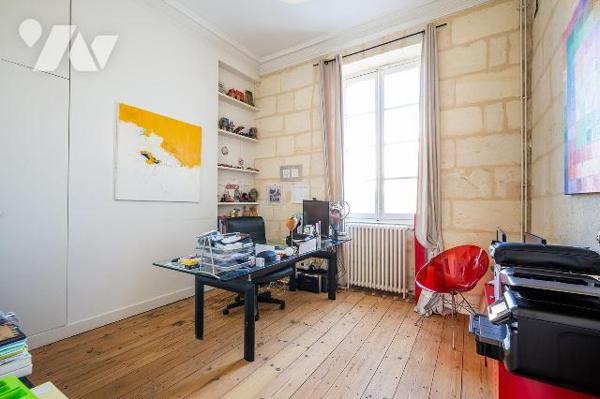 BORDEAUX - Quartier Saint Seurin 
Magnifique maison bourgeoise  en pierre datant de 1805 d'une...