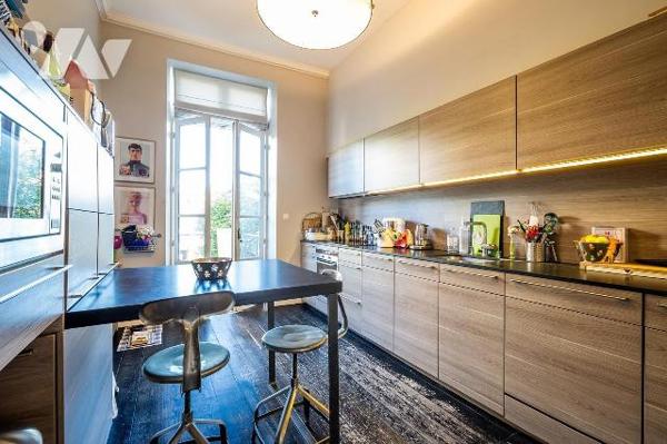 BORDEAUX - Quartier Saint Seurin 
Magnifique maison bourgeoise  en pierre datant de 1805 d'une...