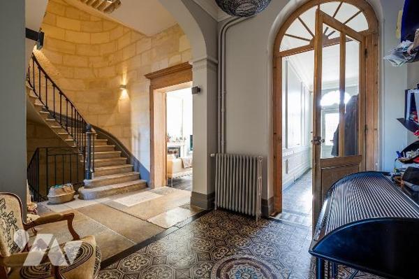 BORDEAUX - Quartier Saint Seurin 
Magnifique maison bourgeoise  en pierre datant de 1805 d'une...